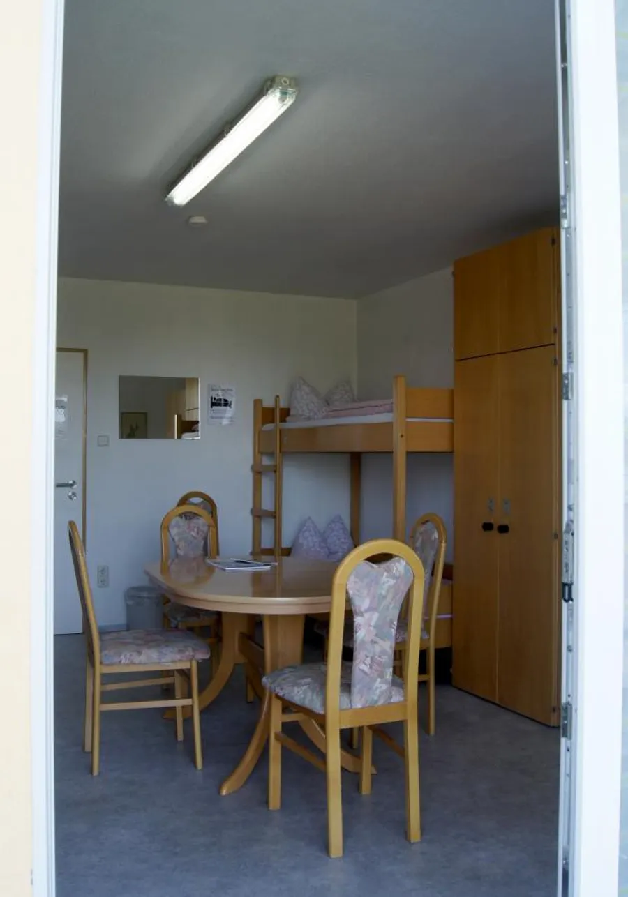 Blick in ein Gästehauszimmer der DJK Schweinfurt